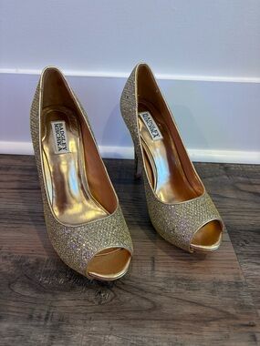 Badgley Mischka Gold Glitter Peep-Toe Pumps